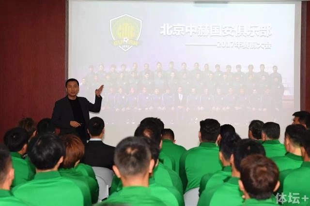 利物浦阵容的平衡仍不够好，很难想象他们没有一名正牌后腰。